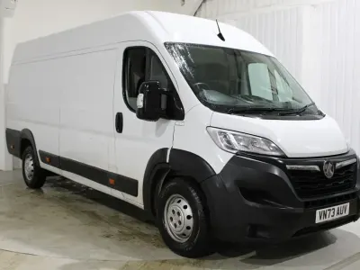 Used Vauxhall Movano 140 HP (102 kW) 2023 White MPV