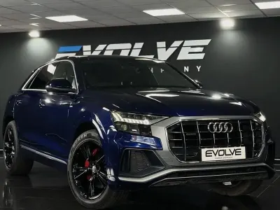 Używany Audi Q8 S-Line 286 KM (210 kW) 2019 Niebieski SUV