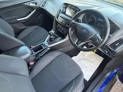 Used Ford Focus Zetec 125 HP (91 kW) 2016 Blue Hatchback