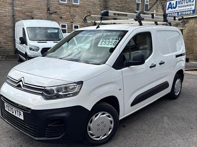 Used Citroën Berlingo 75 HP (55 kW) 2020 White MPV