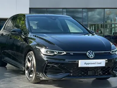 Second-hand VW Golf VIII R-line 150 CP (110 kW) 2025 Negru