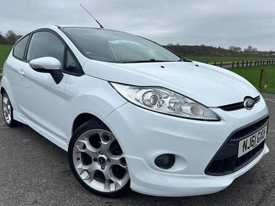 Used Ford Fiesta Zetec 118 HP (86 kW) 2011 White Hatchback