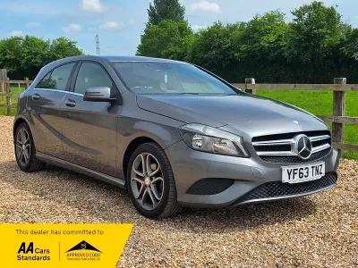 Begagnad Mercedes A180 2013 Grå Halvkombi