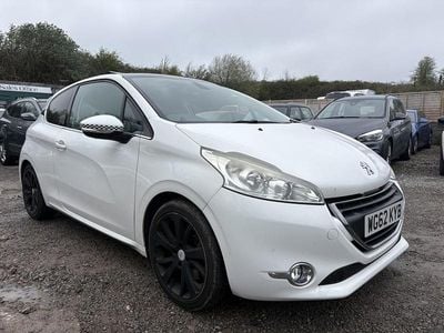 Used Peugeot 208 2013 White Hatchback
