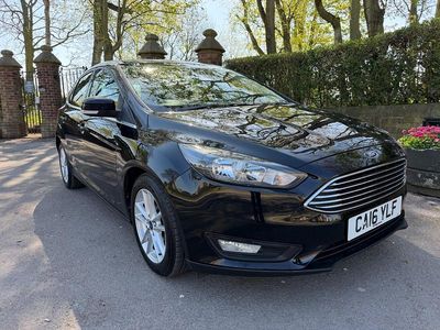 Begagnad Ford Focus Zetec 120 HK (88 kW) 2016 Svart Halvkombi