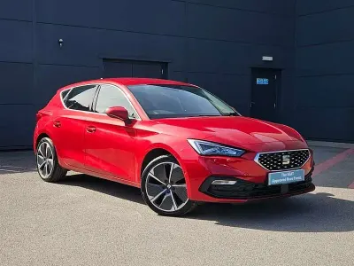 Begagnad Seat Leon XCELLENCE Lux 2022 Röd Halvkombi