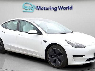 Used Tesla Model 3 Standard Range Plus 222 kW (302 HP) 2021 White Sedan