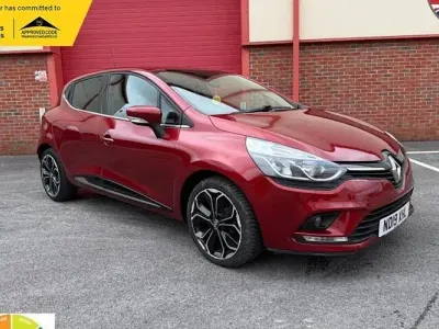 Used Renault Clio Iconic 90 HP (66 kW) 2019 Red Hatchback