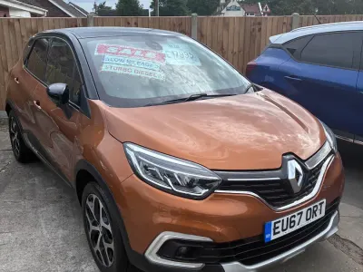 Used Renault Captur Dynamique 90 HP (66 kW) 2017 Orange SUV