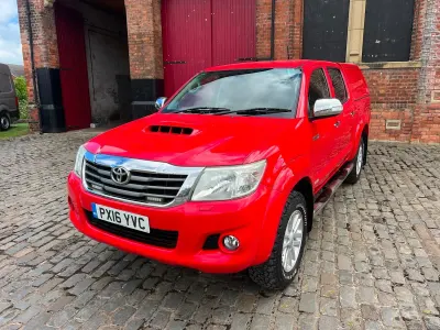 Used Toyota HiLux 171 HP (125 kW) 2016 Red Pickup