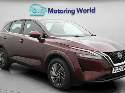 Używany Nissan Qashqai Acenta Premium 140 KM (102 kW) 2023 Czerwony SUV