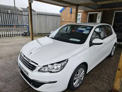 Used Peugeot 308 Active 100 HP (73 kW) 2015 White Hatchback