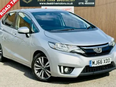 Używany Honda Jazz EX 102 KM (75 kW) 2017 Srebrny Hatchback