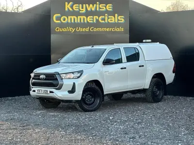 Używany Toyota HiLux Active 150 KM (110 kW) 2021 Biały Pickup
