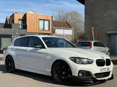 Begagnad BMW 118 Efficient Dynamics 2018 Vit Halvkombi