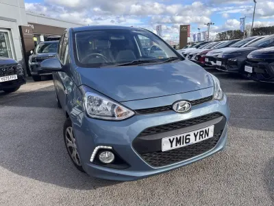 Käytetty Hyundai i10 Edition 67 HP (49 kW) 2016 Sininen Viistoperä