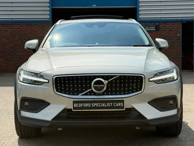 Used Volvo V60 187 HP (137 kW) 2019 Gold Estate