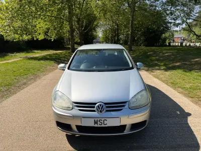 Begagnad VW Golf V Match 115 HK (84 kW) 2007 Silver Halvkombi