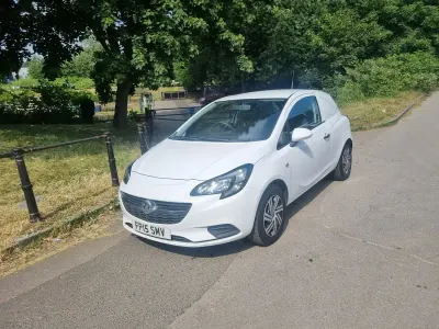 Used Vauxhall Corsa 95 HP (69 kW) 2015 White Hatchback