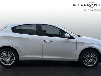 White Used 2016 Alfa Romeo Giulietta Hatchback | £7,879 (Good price)