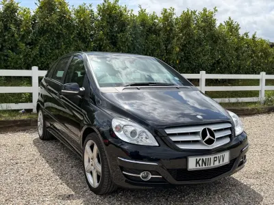 Begagnad Mercedes B180 2011 Svart Minibuss