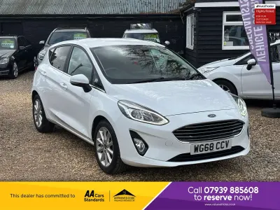 Used Ford Fiesta Titanium 125 HP (91 kW) 2018 White Hatchback