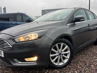 Used Ford Focus Titanium 120 HP (88 kW) 2016 Grey Hatchback