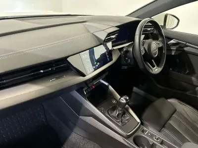 Usado Audi A3 S-Line 108 HP (79 kW) 2022 Branco Sedan