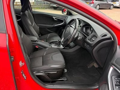 Used Volvo V40 Momentum 2016 Red Hatchback