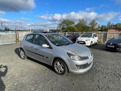 Begagnad Renault Clio II Dynamique 2007 Silver Halvkombi