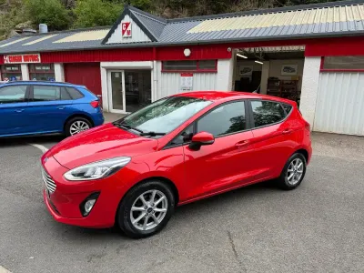 Second-hand Ford Fiesta Zetec 100 CP (73 kW) 2019 Roșu Hatchback