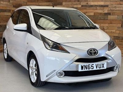 Begagnad Toyota Aygo X-pure 69 HK (50 kW) 2015 Vit Halvkombi