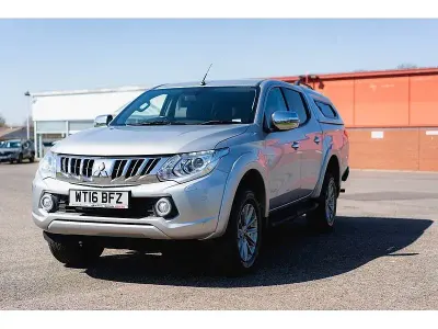 Używany Mitsubishi L200 Warrior 178 KM (130 kW) 2016 Srebrny Pickup
