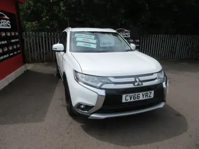 Used Mitsubishi Outlander 150 HP (110 kW) 2016 White SUV