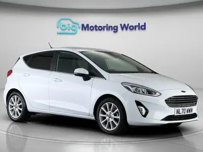 Używany Ford Fiesta Titanium 125 KM (91 kW) 2020 Biały Hatchback