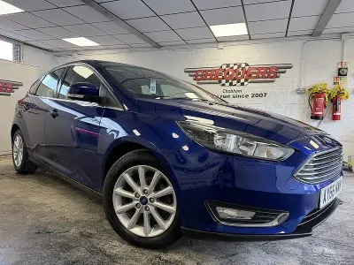 Begagnad Ford Focus Titanium 2016 Blå Halvkombi