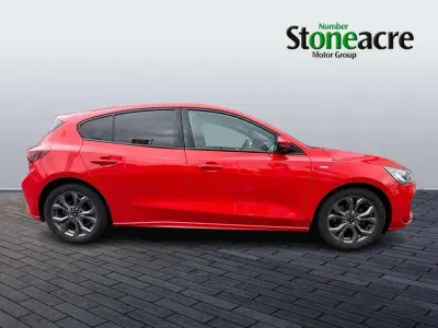 Used Ford Focus ST-Line 125 HP (91 kW) 2023 Red Hatchback