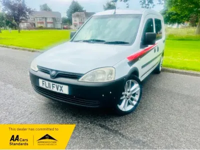 Used Vauxhall Combo 75 HP (55 kW) 2011 White MPV