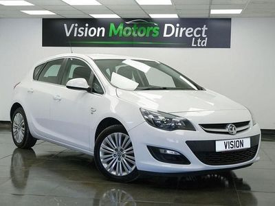 Used Vauxhall Astra Excite 2014 White Hatchback