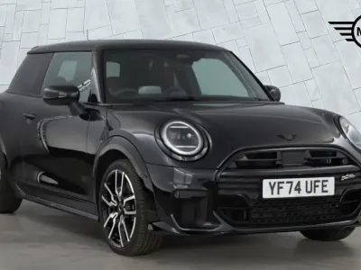 Używany Mini Cooper Hatch 154 KM (113 kW) 2024 Czarny Hatchback