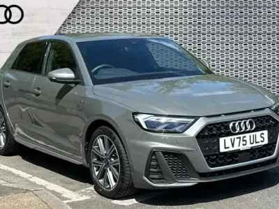 Usado Audi A1 S-Line 150 HP (110 kW) 2025 Cinzento SUV