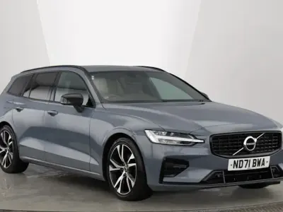Usado Volvo V60 R-Design 163 HP (119 kW) 2021 Carrinha