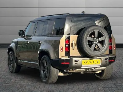 Usado Land Rover Defender HSE Dynamic 344 HP (253 kW) 2024 Castanho SUV