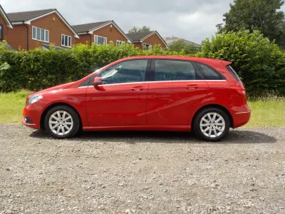 Used Mercedes B200 SE 2014 Red Hatchback