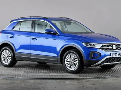 Usado VW T-Roc Life 110 HP (80 kW) 2023 Azul SUV