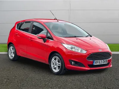 Używany Ford Fiesta Zetec 2014 Czerwony Hatchback