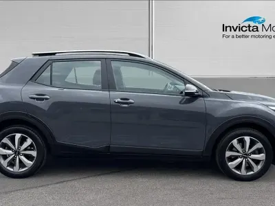 Używany Kia Stonic 99 KM (72 kW) 2022 Szary SUV