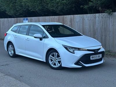 Used Toyota Corolla 122 HP (89 kW) 2019 White Estate
