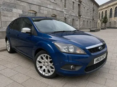 Used Ford Focus Zetec 2009 Blue Hatchback