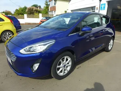 Używany Ford Fiesta Zetec 2018 Niebieski Hatchback